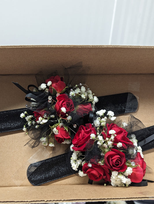 prom corsage / boutonniere