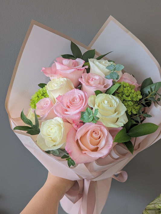 sweetness roses bouquet (12 rose)