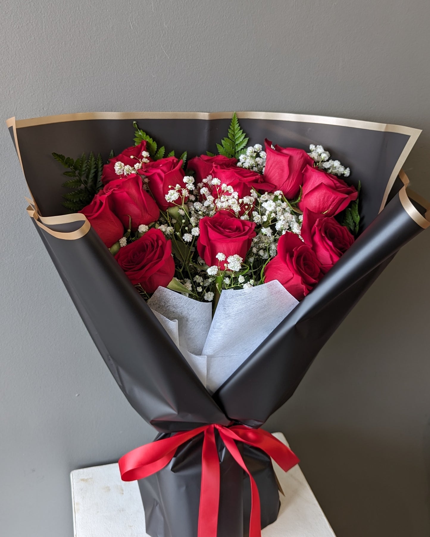 Simple Dozen Red rose