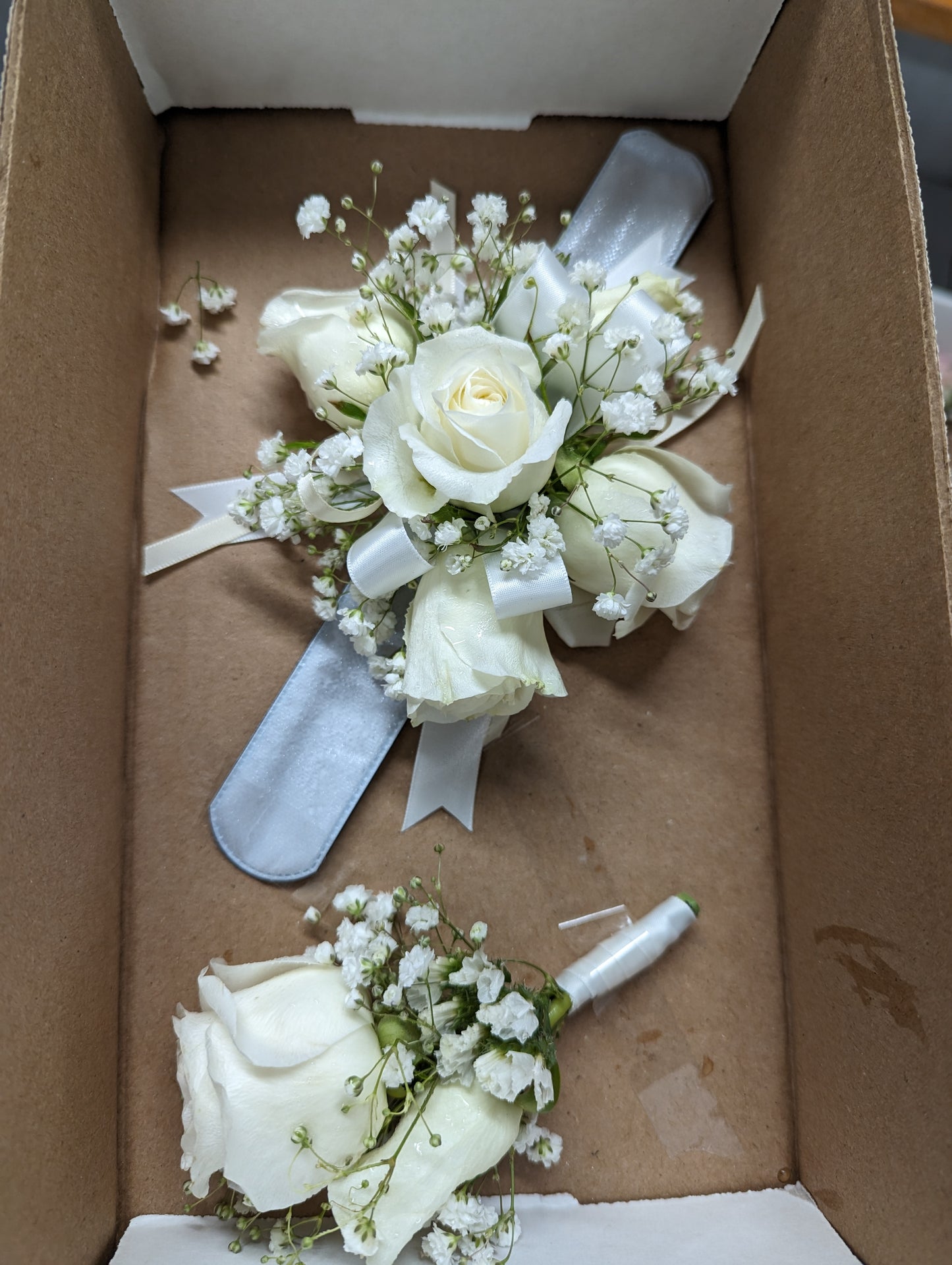 prom corsage / boutonniere