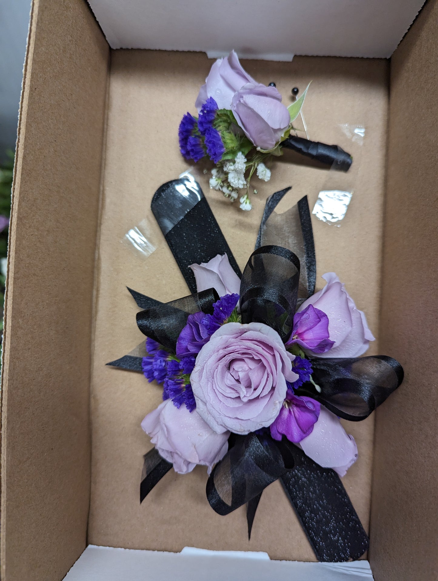 prom corsage / boutonniere