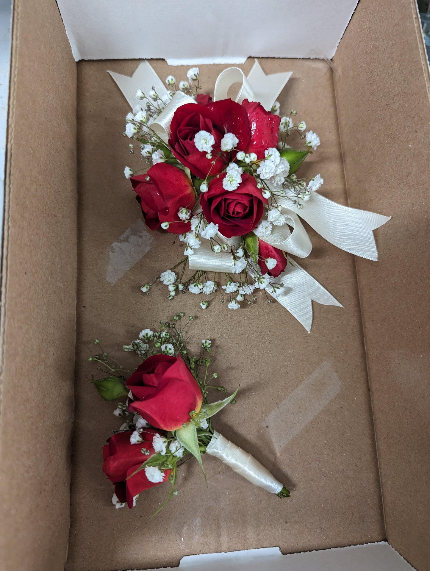 prom corsage / boutonniere