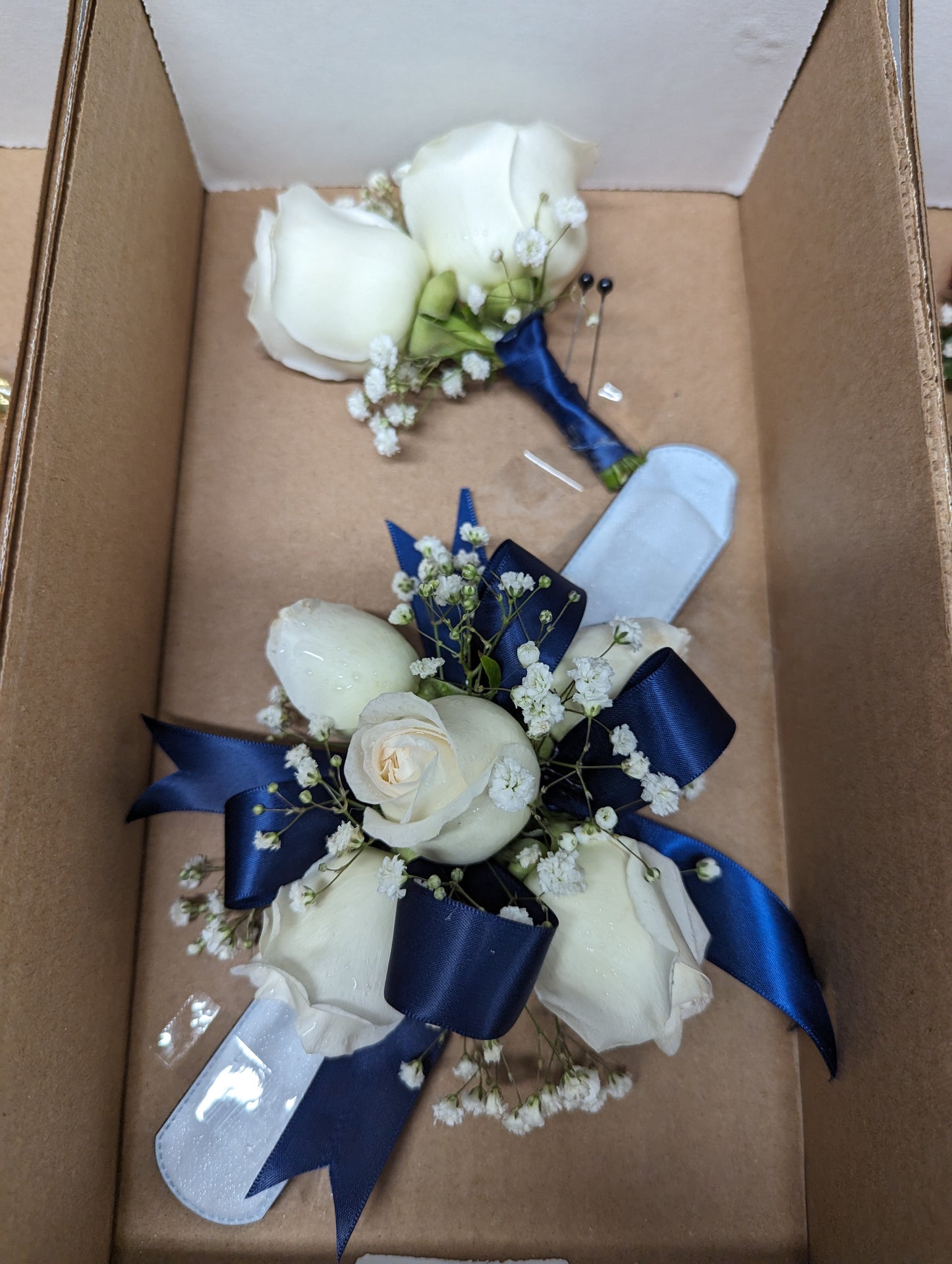 prom corsage / boutonniere