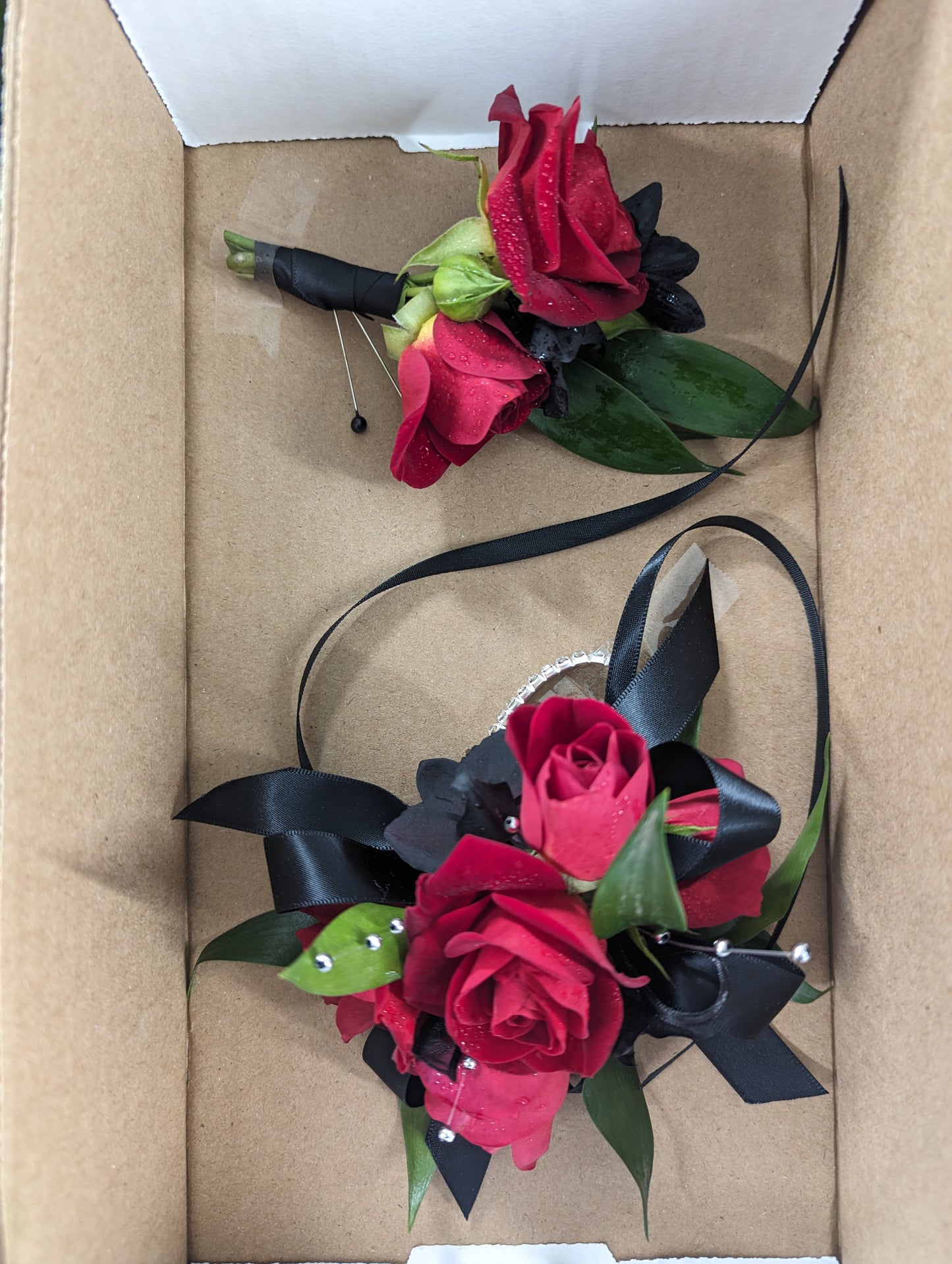 prom corsage / boutonniere