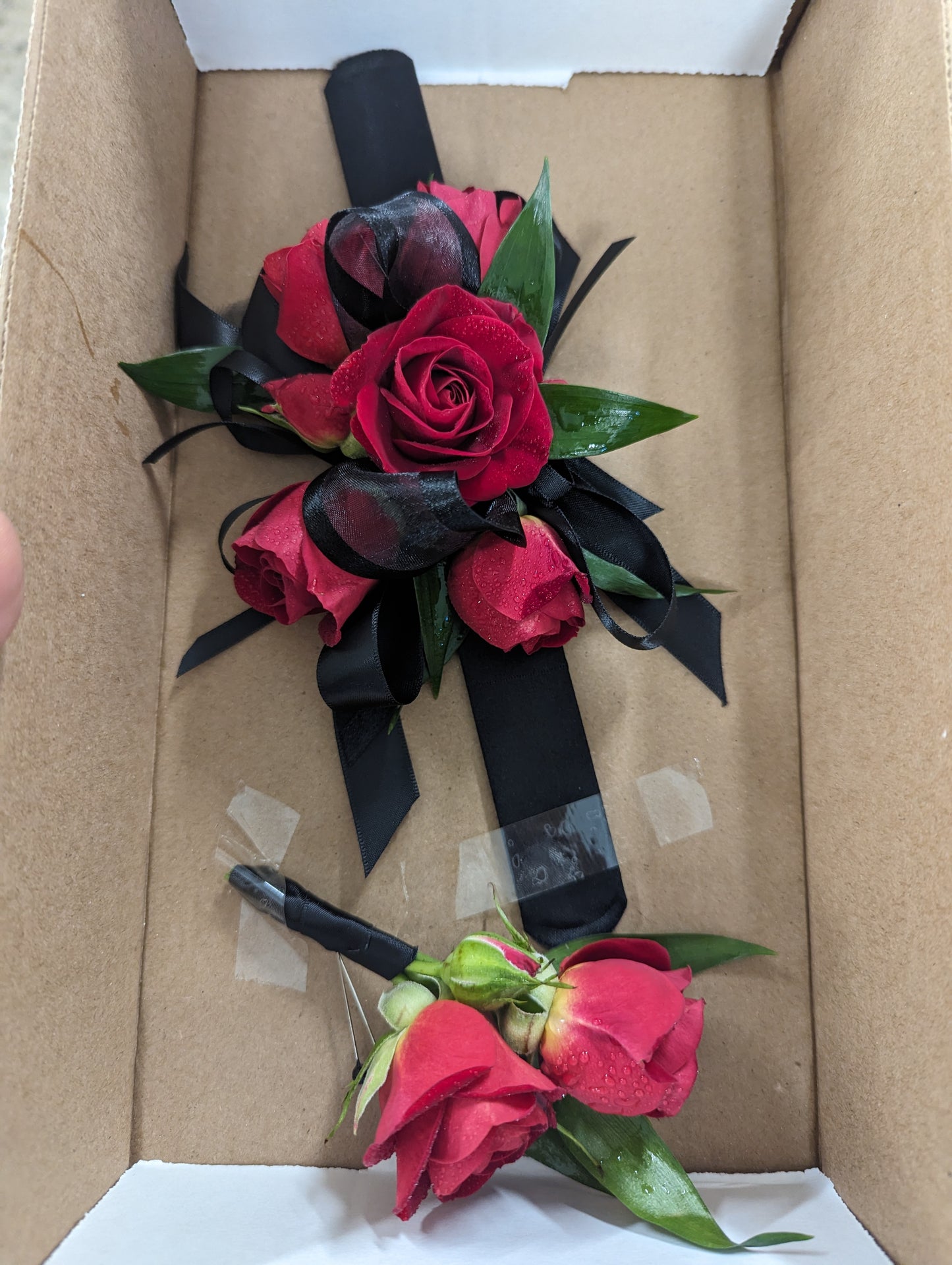 prom corsage / boutonniere