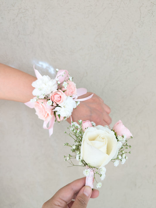 prom corsage / boutonniere