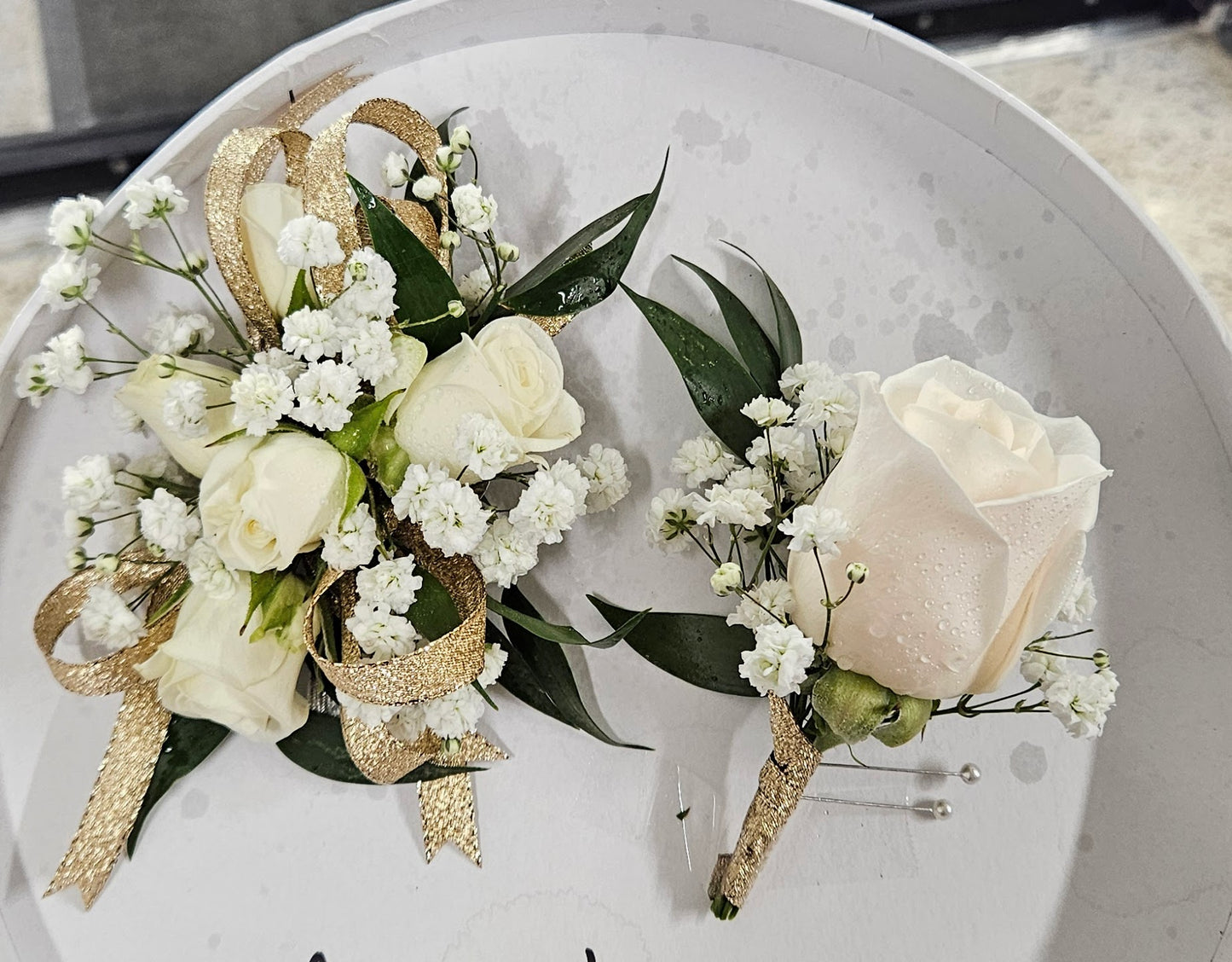 prom corsage / boutonniere
