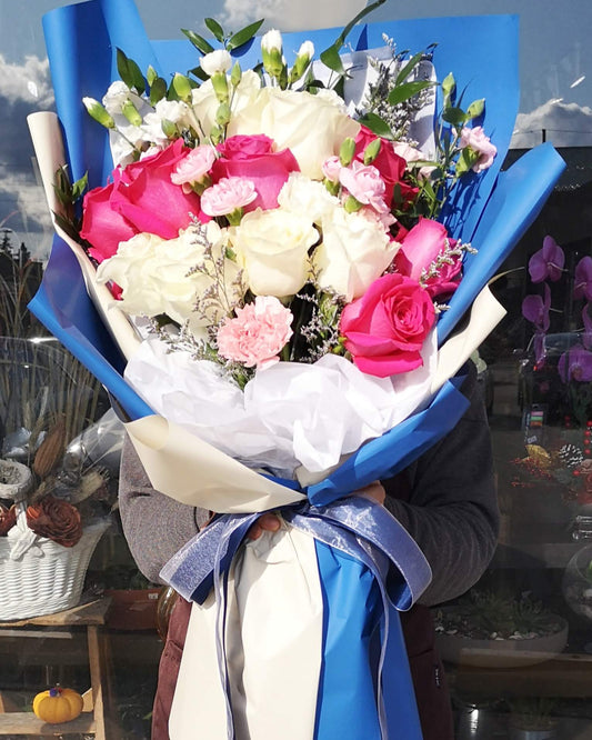 Large rose mixed bouquet