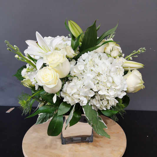 silver cube hydrangea centerpiece (medium size)