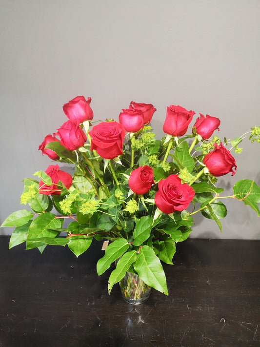Dozen rose in vase