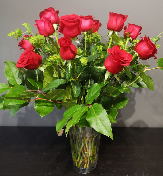 Dozen rose in vase
