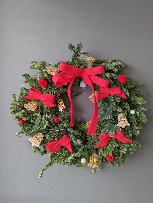 Cartoon style wool bow Christmas wreath (fresh)