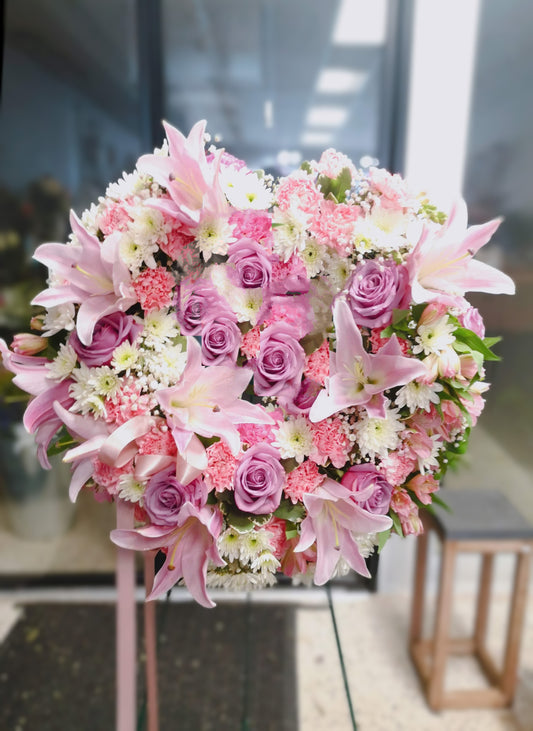 Solid heart shape wreath with stand