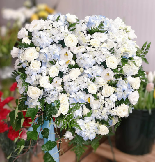 Solid heart shape wreath with stand