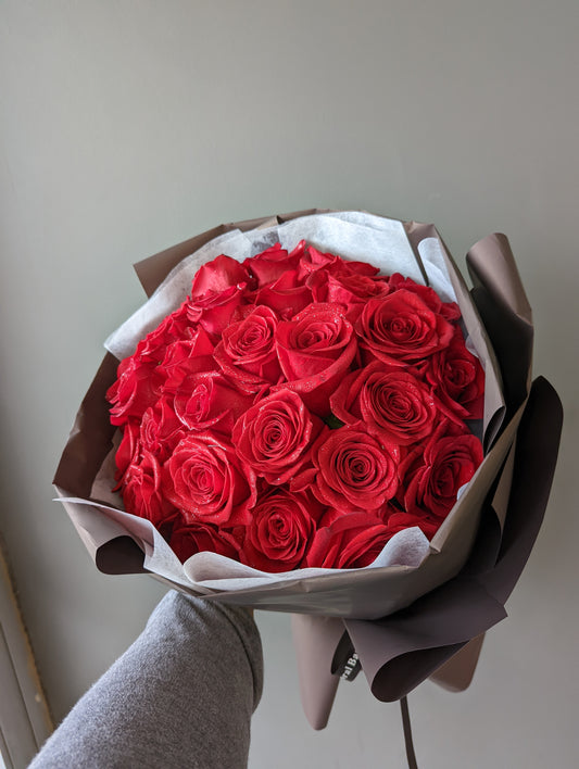 Large red roses round bouquet (29)