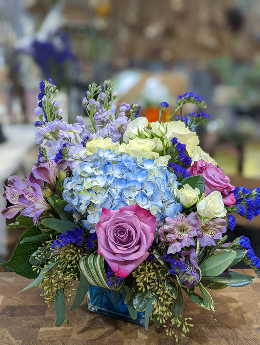 Glass sapphire hydrangea centerpiece (medium size)