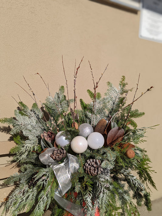 Christmas planter (snow color theme)
