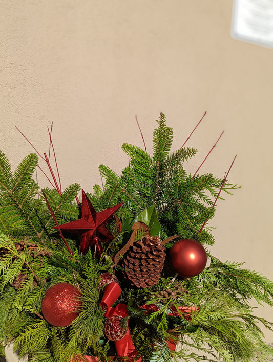 Christmas planter (traditional color theme)