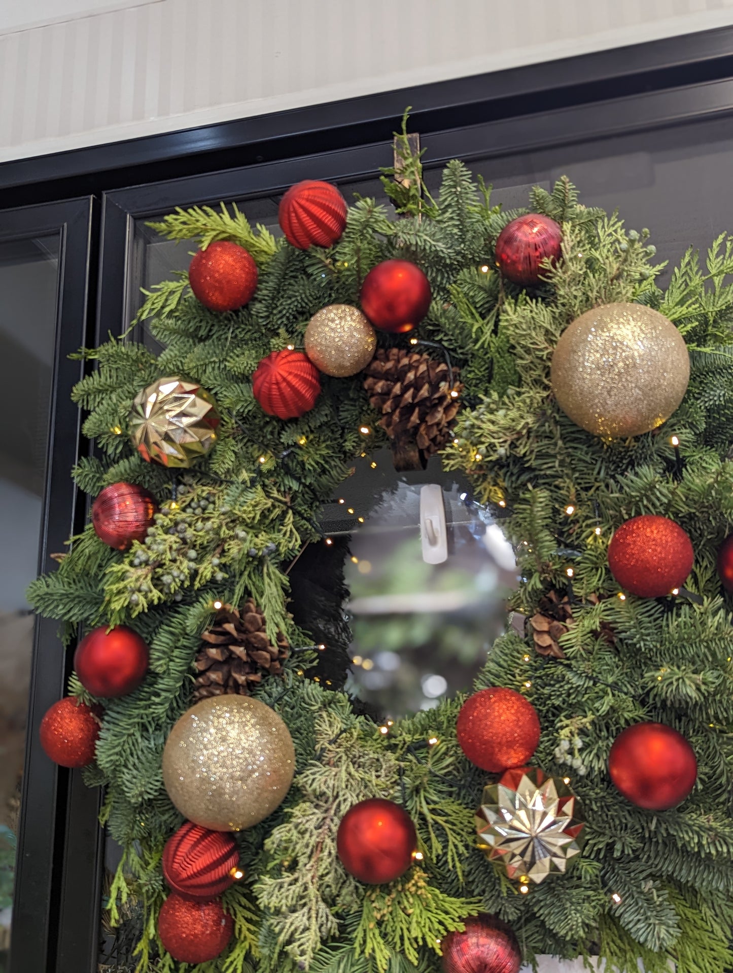 Traditional glamours Christmas wreath (24'')