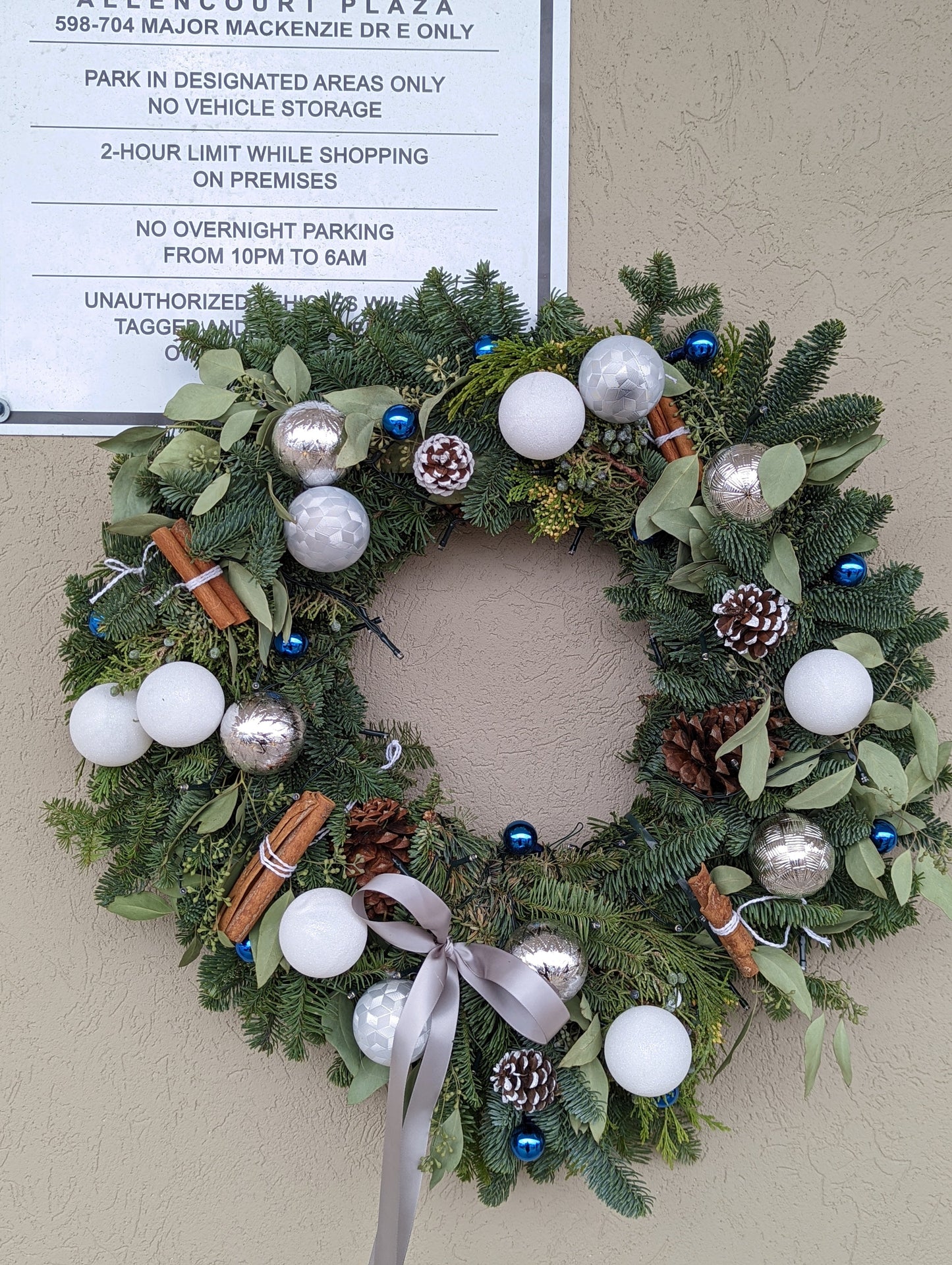 White silver Christmas wreath (24'')