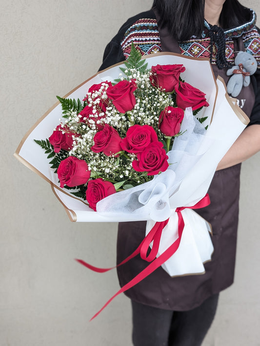 Simple Dozen Red rose (in white wrapping)