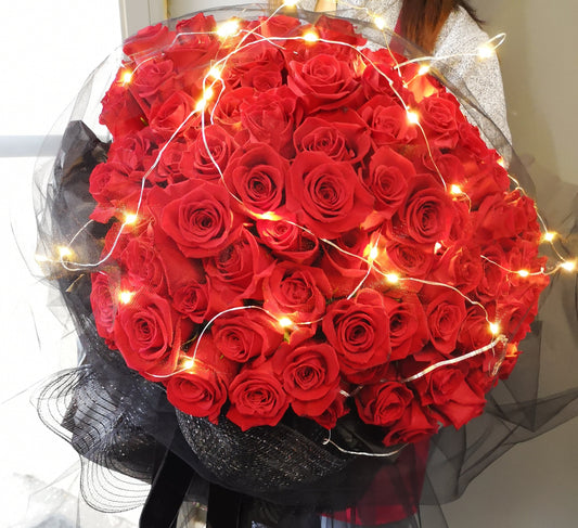 Red roses chiffon bouquet (59)