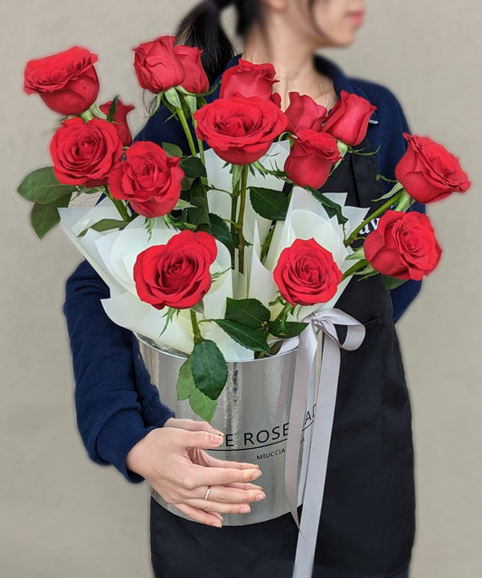 "Pure love" Hug Rose Silver Box (16 rose and up)