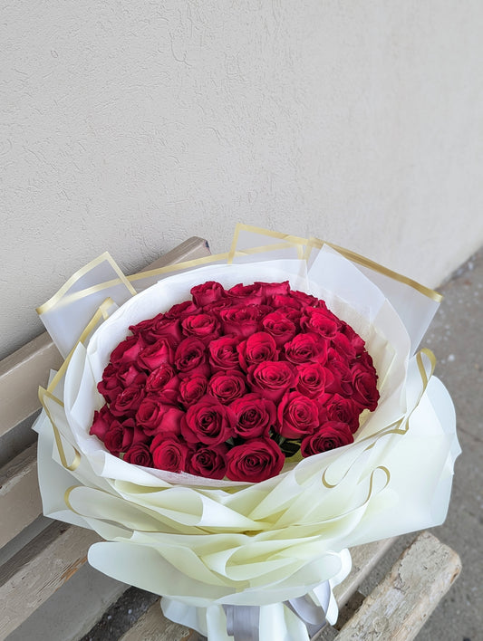 Red rose in white wrapping (50 roses)